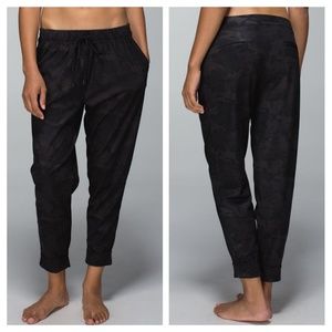 Lululemon Jet Crop in Savasana Camo